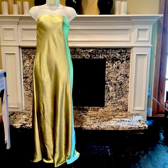 Princess Polly Haley Satin Green Halter Dress. Size US 4
NWOT. - Picture 5 of 13